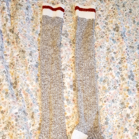 Knee/thigh-high socks - Picture 1 of 3